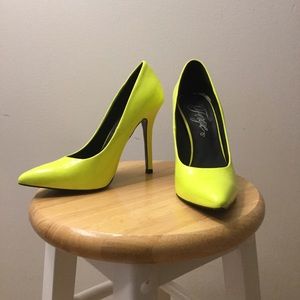 Fergie neon yellow pumps - size 6.5